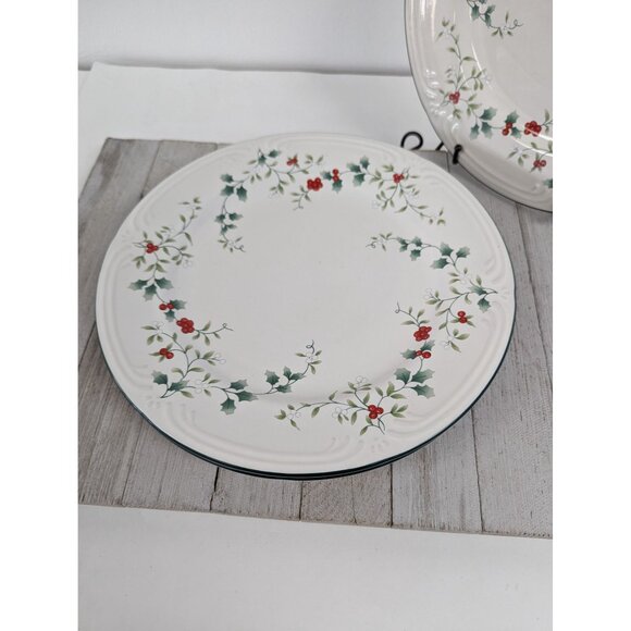 Pfaltzgraff Winterberry Dinner Plates 10 1/2" Set of 3 Made in INDO - Picture 2 of 8